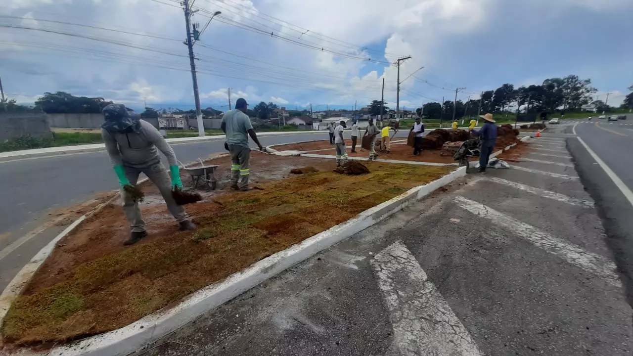 Urbanização do Trevo Araretama – Tremembé recebe plantio de grama